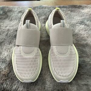 SOREL Kinetic Impact Strap Sneaker Size 9.5 Workout Shoes Worn Once